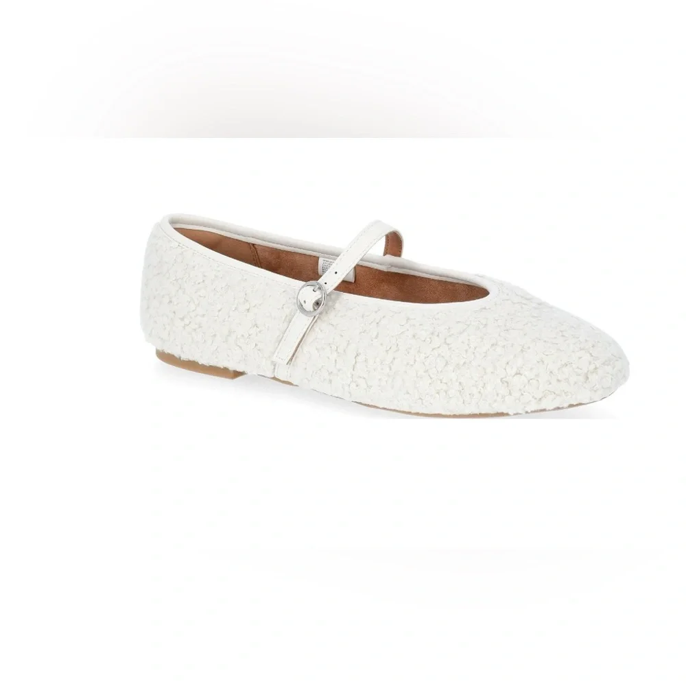 NWT No Boundaries Mary Jane Flats Faux Shearling White Size 9.5 with Buckle